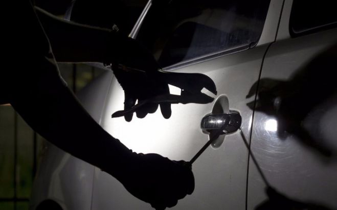 Καλαμάτα | Εξιχνιάστηκαν κλοπές σε αυτοκίνητα