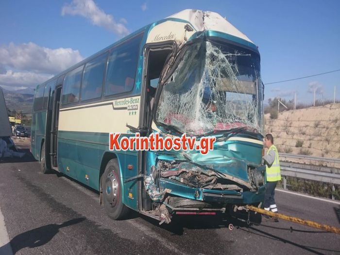 Σοβαρό τροχαίο στην εθνική Κορίνθου-Τριπόλεως | Σύγκρουση λεωφορείου ΚΤΕΛ με φορτηγό (vd)