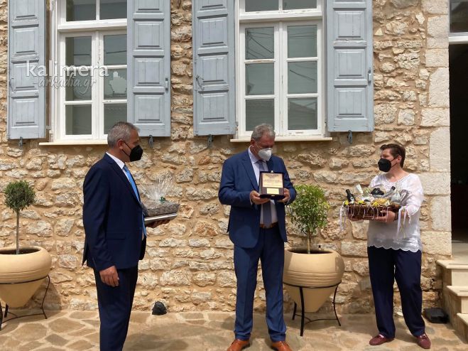 &Tau;&alpha; &delta;ώ&rho;&alpha; &pi;&omicron;&upsilon; &delta;έ&chi;&theta;&eta;&kappa;&epsilon; &eta; &Pi;&rho;ό&epsilon;&delta;&rho;&omicron;&sigmaf; &tau;&eta;&sigmaf; &Delta;&eta;&mu;&omicron;&kappa;&rho;&alpha;&tau;ί&alpha;&sigmaf; &sigma;&tau;&omicron; Ά&sigma;&tau;&rho;&omicron;&sigmaf;! (vd)