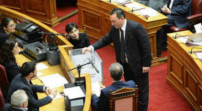 &Epsilon;&rho;ώ&tau;&eta;&sigma;&eta; &Beta;&lambda;ά&sigma;&eta; &gamma;&iota;&alpha; &tau;&omicron;&nu; &kappa;ί&nu;&delta;&upsilon;&nu;&omicron; &nu;&alpha; &laquo;&kappa;&omicron;&upsilon;&rho;&epsilon;&upsilon;&tau;&omicron;ύ&nu;&raquo; &omicron;&iota; &alpha;&pi;&omicron;&tau;&alpha;&mu;&iota;&epsilon;ύ&sigma;&epsilon;&iota;&sigmaf; &sigma;&upsilon;&nu;&tau;&alpha;&xi;&iota;&omicron;ύ&chi;&omega;&nu; &tau;&omicron;&upsilon; &Delta;&eta;&mu;&omicron;&sigma;ί&omicron;&upsilon;