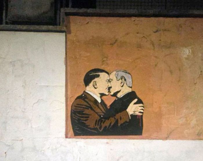Γκράφιτι με τον Νετανιάχου να ... φιλά τον Χίτλερ!