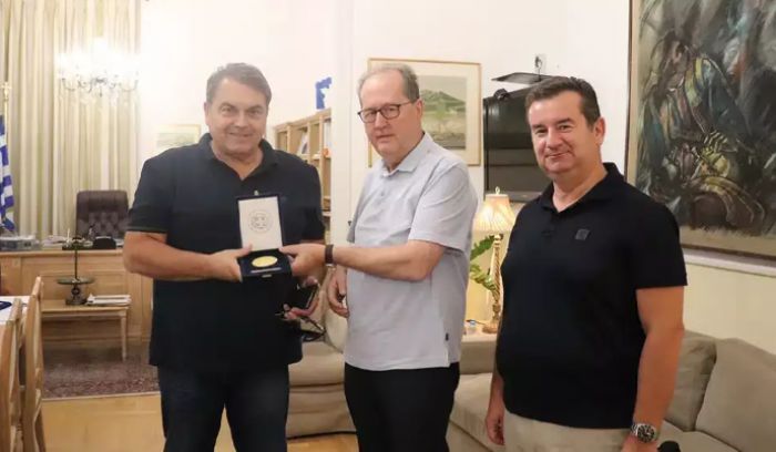 Τατούλης: "Με την ανοχή ή με την εντολή του κ. Νίκα οι ύβρεις που εξαπολύει ο κ. Μαλτέζος εναντίον του κ. Καμπόσου;