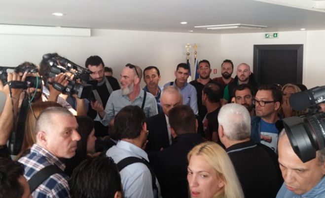 &Lambda;&omicron;&upsilon;&kappa;έ&tau;&omicron; &gamma;&iota;&alpha; &tau;&eta;&nu; "&Eta;&lambda;&epsilon;&kappa;&tau;&rho;&omicron;&nu;&iota;&kappa;ή" - &Mu;&epsilon;&gamma;ά&lambda;&eta; έ&nu;&tau;&alpha;&sigma;&eta; &kappa;&alpha;&iota; &alpha;&nu;&tau;&iota;&delta;&rho;ά&sigma;&epsilon;&iota;&sigmaf; (vd)