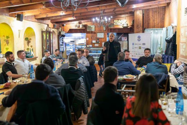 &Alpha;&sigma;&tau;έ&rho;&alpha;&sigmaf; &Tau;&rho;ί&pi;&omicron;&lambda;&eta;&sigmaf; | &Eta; &beta;&rho;&alpha;&delta;&iota;ά &tau;&omega;&nu; &chi;&omicron;&rho;&eta;&gamma;ώ&nu;! (&epsilon;&iota;&kappa;ό&nu;&epsilon;&sigmaf;)