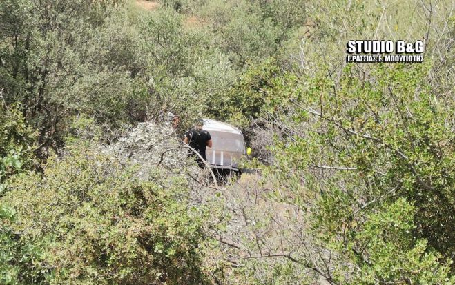 Πτώση αυτοκινήτου σε γκρεμό στην παλαιά εθνική οδό Άργους - Τριπόλεως