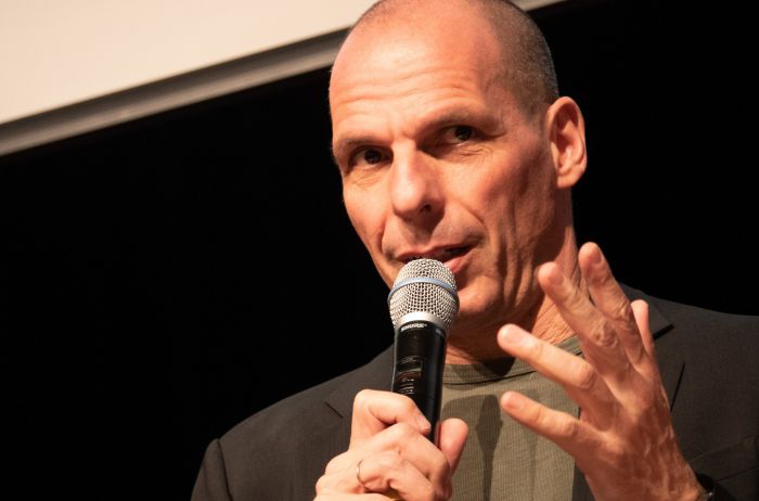 Βαρουφάκης: &quot;Έρχεται το 5ο μνημόνιο&quot;!