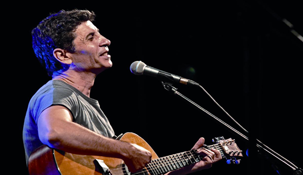 &Sigma;&tau;&eta; &Delta;&eta;&mu;&eta;&tau;&sigma;ά&nu;&alpha; &theta;&alpha; &tau;&rho;&alpha;&gamma;&omicron;&upsilon;&delta;ή&sigma;&epsilon;&iota; &tau;&omicron;&nu; &Alpha;ύ&gamma;&omicron;&upsilon;&sigma;&tau;&omicron; &omicron; &Sigma;&omega;&kappa;&rho;ά&tau;&eta;&sigmaf; &Mu;ά&lambda;&alpha;&mu;&alpha;&sigmaf; (vd)!