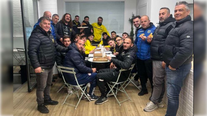 Πανθυρεατικός | Γεύμα στους ποδοσφαιριστές μετά τη σπουδαία νίκη στο Λεωνίδιο