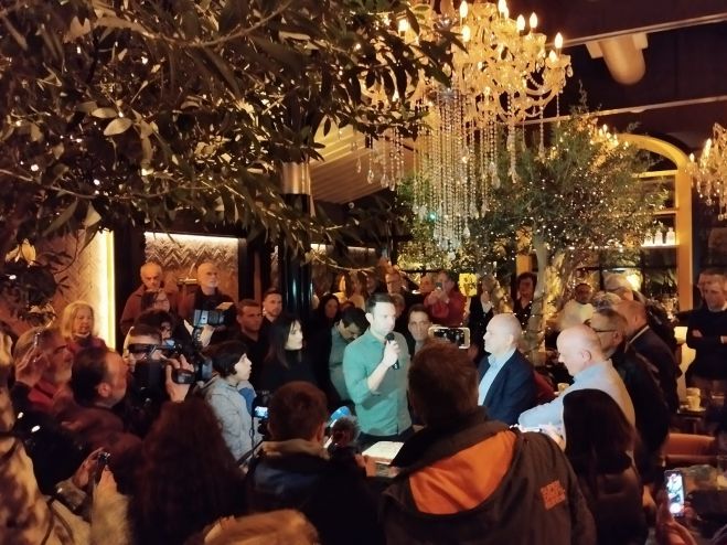 &Pi;&alpha;&pi;&alpha;&zeta;&alpha;&chi;&alpha;&rho;ί&alpha;&sigmaf; &gamma;&iota;&alpha; &Kappa;&alpha;&sigma;&sigma;&epsilon;&lambda;ά&kappa;&eta;: "&Tau;έ&tau;&omicron;&iota;&omicron;&sigmaf; &pi;&omicron;&lambda;&iota;&tau;&iota;&kappa;ό&sigmaf; &delta;&epsilon;&nu; έ&chi;&epsilon;&iota; &upsilon;&pi;ά&rho;&xi;&epsilon;&iota; &pi;&omicron;&tau;έ &sigma;&tau;&omicron; &pi;&alpha;&rho;&epsilon;&lambda;&theta;ό&nu;"