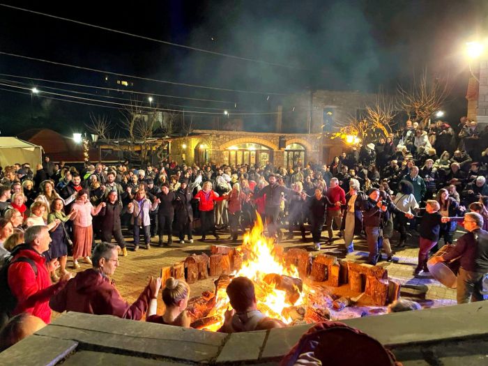 Πολύς κόσμος στη γιορτή υποδοχής του χειμώνα στην πανέμορφη Αλωνίσταινα! (vd)