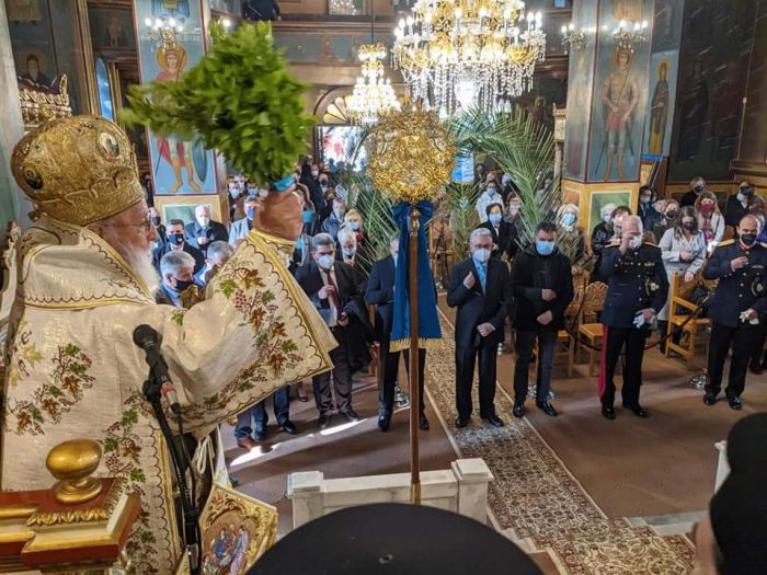 &Eta; &gamma;&iota;&omicron;&rho;&tau;ή &tau;&omega;&nu; &Phi;ώ&tau;&omega;&nu; &sigma;&tau;&eta;&nu; &Tau;&rho;ί&pi;&omicron;&lambda;&eta; (&epsilon;&iota;&kappa;ό&nu;&epsilon;&sigmaf;)