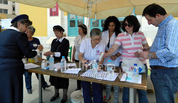 &Tau;&rho;&epsilon;&iota;&sigmaf; &kappa;&omicron;ύ&tau;&epsilon;&sigmaf; &phi;ά&rho;&mu;&alpha;&kappa;&alpha; &sigma;&upsilon;&gamma;&kappa;&epsilon;&nu;&tau;&rho;ώ&theta;&eta;&kappa;&alpha;&nu; &sigma;&tau;&eta;&nu; &Tau;&rho;ί&pi;&omicron;&lambda;&eta; &gamma;&iota;&alpha; &tau;&omicron; &kappa;&omicron;&iota;&nu;&omega;&nu;&iota;&kappa;ό &iota;&alpha;&tau;&rho;&epsilon;ί&omicron; &kappa;&alpha;&iota; &phi;&alpha;&rho;&mu;&alpha;&kappa;&epsilon;ί&omicron;! (vd)