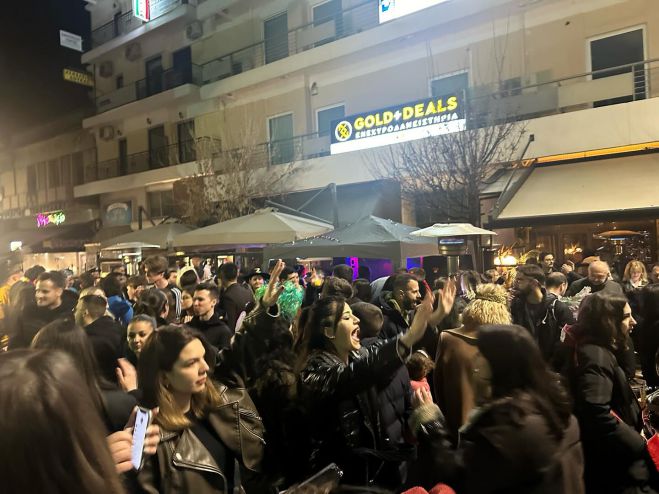 Χιλιάδες επισκέπτες στην Τρίπολη - Νυχτερινή διασκέδαση στα μαγαζιά της πόλης! (εικόνες)