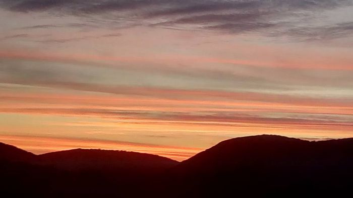Ηλιοβασίλεμα στα Τρόπαια Γορτυνίας ... με υπέροχα χρώματα! (εικόνες)