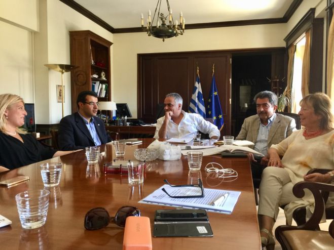 &Sigma;&upsilon;&nu;ά&nu;&tau;&eta;&sigma;&eta; &Gamma;&epsilon;&nu;&nu;&iota;ά &mu;&epsilon; &Sigma;&kappa;&omicron;&upsilon;&rho;&lambda;έ&tau;&eta; &gamma;&iota;&alpha; &tau;&eta; &nu;&eta;&sigma;ί&delta;&alpha; "Ά&gamma;&iota;&omicron;&sigmaf; &Gamma;&epsilon;ώ&rho;&gamma;&iota;&omicron;&sigmaf;"
