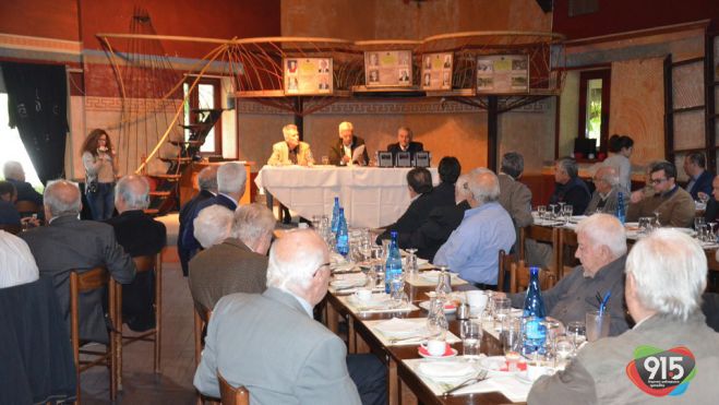 &Tau;&rho;ί&pi;&omicron;&lambda;&eta;| &Epsilon;&kappa;&delta;ή&lambda;&omega;&sigma;&eta; &gamma;&iota;&alpha; &tau;&alpha; 120 &chi;&rho;ό&nu;&iota;&alpha; &tau;&omicron;&upsilon; &Sigma;&upsilon;&nu;&delta;έ&sigma;&mu;&omicron;&upsilon; &Phi;&iota;&lambda;&omicron;&delta;έ&nu;&delta;&rho;&omega;&nu; (vd)