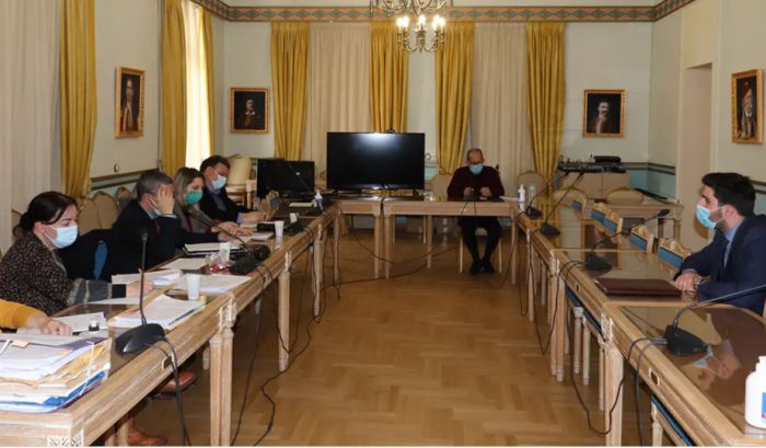 &Sigma;&upsilon;&nu;&epsilon;&nu;&tau;&epsilon;ύ&xi;&epsilon;&iota;&sigmaf; &delta;&iota;&kappa;&eta;&gamma;ό&rho;&omega;&nu; &gamma;&iota;&alpha; &pi;&rho;ό&sigma;&lambda;&eta;&psi;&eta; &sigma;&tau;&eta;&nu; &Pi;&epsilon;&rho;&iota;&phi;έ&rho;&epsilon;&iota;&alpha; &Pi;&epsilon;&lambda;&omicron;&pi;&omicron;&nu;&nu;ή&sigma;&omicron;&upsilon;, &mu;&epsilon; έ&mu;&mu;&iota;&sigma;&theta;&eta; &epsilon;&nu;&tau;&omicron;&lambda;ή