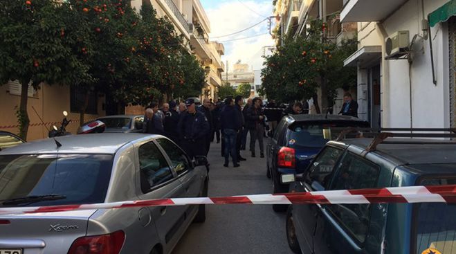 Σοκ: Αστυνομικός στους Αγίους Αναργύρους σκότωσε την οικογένειά του και αυτοκτόνησε (vd)