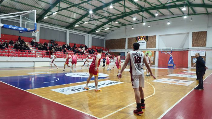 &Alpha;&chi;&alpha;&gamma;&iota;ά &rsquo;82 &Alpha;&upsilon;&gamma;έ&rho;&omicron;&sigmaf; &ndash; &Pi;ή&gamma;&alpha;&sigma;&omicron;&sigmaf; &Theta;&upsilon;&rho;έ&alpha;&sigmaf; 73-65 (&epsilon;&iota;&kappa;ό&nu;&epsilon;&sigmaf;)