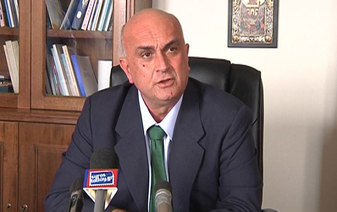 &Kappa;&epsilon;&nu;&tau;&rho;&omicron;&alpha;&rho;&iota;&sigma;&tau;&epsilon;&rho;ά - &Tau;&eta;&nu; &upsilon;&pi;&omicron;&psi;&eta;&phi;&iota;ό&tau;&eta;&tau;&alpha; &tau;&omicron;&upsilon; &Omicron;&delta;&upsilon;&sigma;&sigma;έ&alpha; &Kappa;&omega;&nu;&sigma;&tau;&alpha;&nu;&tau;&iota;&nu;ό&pi;&omicron;&upsilon;&lambda;&omicron;&upsilon; &sigma;&tau;&eta;&rho;ί&zeta;&epsilon;&iota; &omicron; &Beta;. &Mu;&pi;&rho;&alpha;&kappa;&omicron;&upsilon;&mu;ά&tau;&sigma;&omicron;&sigmaf; (ή&chi;&omicron;&sigmaf;)