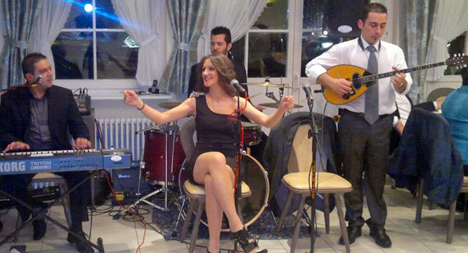 Στα εγκαίνια ξενοδοχείου Έλληνα ομογενή στη Γερμανία τραγούδησε η Χ. Χαραλαμποπούλου από την Τρίπολη!