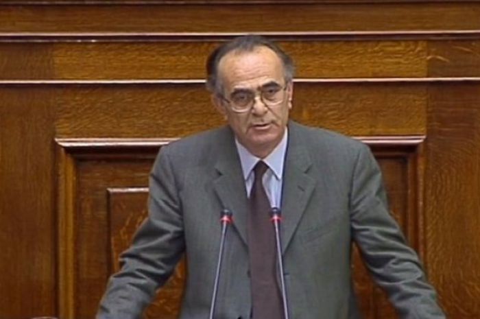 "Έ&phi;&upsilon;&gamma;&epsilon;" &alpha;&pi;ό &tau;&eta; &zeta;&omega;ή &omicron; &pi;&rho;ώ&eta;&nu; &upsilon;&pi;&omicron;&upsilon;&rho;&gamma;ό&sigmaf; &Gamma;&iota;ώ&rho;&gamma;&omicron;&sigmaf; &Delta;&alpha;&sigma;&kappa;&alpha;&lambda;ά&kappa;&eta;&sigmaf; &alpha;&pi;ό &tau;&alpha; &Lambda;&alpha;&gamma;&kappa;ά&delta;&iota;&alpha; &Gamma;&omicron;&rho;&tau;&upsilon;&nu;ί&alpha;&sigmaf;