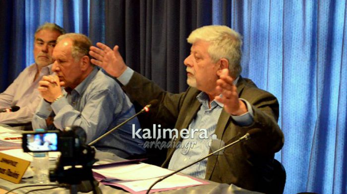 &Pi;&alpha;&upsilon;&lambda;ή&sigmaf;: &laquo;&Eta; &pi;&omicron;&lambda;&iota;&tau;&iota;&kappa;ή &epsilon;&upsilon;&theta;ύ&nu;&eta; &alpha;&nu;ή&kappa;&epsilon;&iota; &sigma;&tau;&eta;&nu; &Kappa;&upsilon;&beta;έ&rho;&nu;&eta;&sigma;&eta; &pi;&omicron;&upsilon; &pi;&alpha;&rho;&alpha;&mu;έ&nu;&epsilon;&iota; ά&lambda;&upsilon;&tau;&omicron; &pi;&rho;ό&beta;&lambda;&eta;&mu;&alpha; &mu;&epsilon; &tau;&alpha; &sigma;&kappa;&omicron;&upsilon;&pi;ί&delta;&iota;&alpha;&raquo;