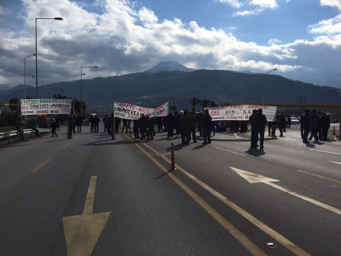 Μπλόκα - Κάθε μέρα τρίωρος αποκλεισμός στην &quot;Κορίνθου - Πατρών&quot;