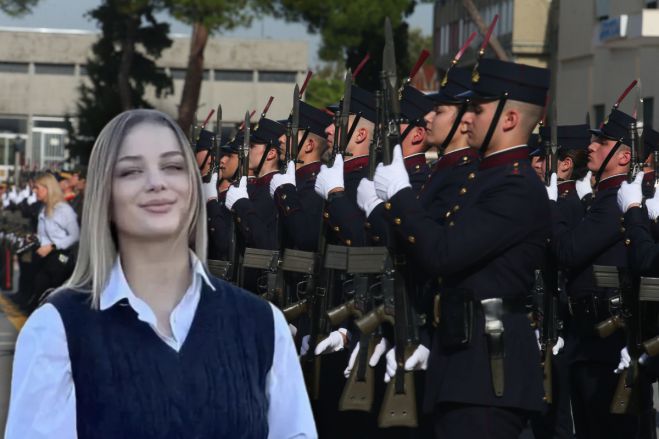 Συγκλονιστικό βίντεο | Οι σπουδαστές της ΣΣΑΣ Θεσσαλονίκης παρελαύνουν φωνάζοντας σύνθημα για την Κλαούντια που χάθηκε στα Τέμπη