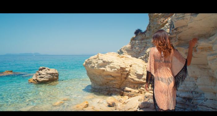 Η ... &quot;μελαχρινή&quot; του Γιάννη Καψάλη | Δείτε το νέο video clip!