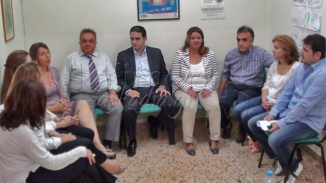 &Epsilon;&nu;&eta;&mu;&epsilon;&rho;&omega;&tau;&iota;&kappa;ή &sigma;&upsilon;&nu;ά&nu;&tau;&eta;&sigma;&eta; &mu;&epsilon; &tau;&omicron;&upsilon;&sigmaf; &gamma;&omicron;&nu;&epsilon;ί&sigmaf; &tau;&omicron;&upsilon; &Mu;&omicron;&upsilon;&sigma;&iota;&kappa;&omicron;ύ &Sigma;&chi;&omicron;&lambda;&epsilon;ί&omicron;&upsilon; &Tau;&rho;ί&pi;&omicron;&lambda;&eta;&sigmaf;