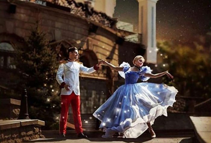 "&Sigma;&alpha;&nu; &pi;&alpha;&rho;&alpha;&mu;ύ&theta;&iota;" &sigma;&tau;&omicron; &Mu;&alpha;&lambda;&lambda;&iota;&alpha;&rho;&omicron;&pi;&omicron;ύ&lambda;&epsilon;&iota;&omicron; &Theta;έ&alpha;&tau;&rho;&omicron;