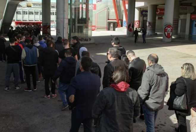 Ολυμπιακός | «Ουρές» στο Καραϊσκάκης για ένα εισιτήριο με την Γουλβς!