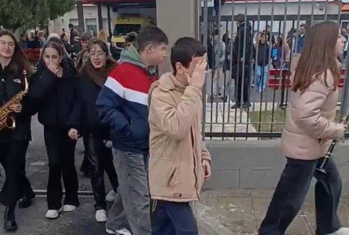 &Alpha;&mu;ύ&nu;&tau;&alpha;&iota;&omicron; | &Mu;&alpha;&theta;&eta;&tau;έ&sigmaf; &alpha;&rho;&nu;ή&theta;&eta;&kappa;&alpha;&nu; &nu;&alpha; &pi;&omicron;&upsilon;&nu; &tau;&alpha; &kappa;ά&lambda;&alpha;&nu;&tau;&alpha; &sigma;&tau;&omicron;&nu; Ά&delta;&omega;&nu;&iota; &kappa;&alpha;&iota; &sigma;&tau;ά&theta;&eta;&kappa;&alpha;&nu; &sigma;&tau;&omicron; &pi;&lambda;&epsilon;&upsilon;&rho;ό &tau;&omega;&nu; &alpha;&gamma;&rho;&omicron;&tau;ώ&nu;