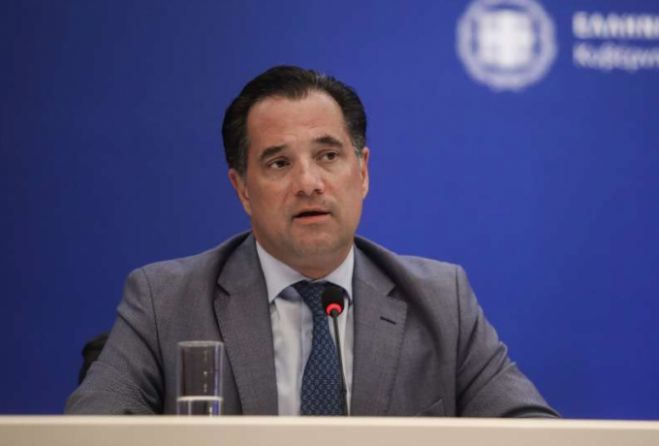 &Omicron; Ά&delta;&omega;&nu;&iota;&sigmaf; &alpha;&pi;&alpha;&nu;&tau;ά &sigma;&tau;&omicron; &sigma;&pi;&omicron;&tau; &tau;&omicron;&upsilon; &Sigma;&Upsilon;&Rho;&Iota;&Zeta;&Alpha;: &laquo;&Beta;&rho;&epsilon; &Alpha;&lambda;έ&xi;&eta;, &mu;&iota;&lambda;ά&sigmaf; &gamma;&iota;&alpha; &alpha;&kappa;&rho;ί&beta;&epsilon;&iota;&alpha; &mu;&epsilon; &omicron;&lambda;&omicron;&kappa;&alpha;ί&nu;&omicron;&upsilon;&rho;&iota;&alpha; Mercedes;&raquo; (vd)