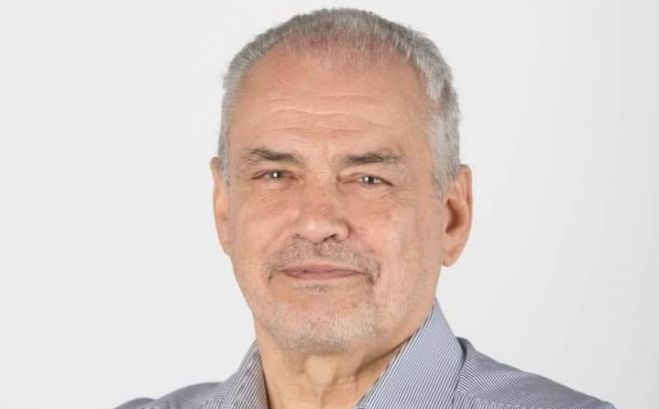 &Pi;&alpha;&pi;&alpha;&eta;&lambda;&iota;&omicron;ύ: "&Omicron; &Sigma;&Upsilon;&Rho;&Iota;&Zeta;&Alpha; "&epsilon;&pi;&iota;&sigma;&tau;&rho;έ&phi;&epsilon;&iota;" - &Nu;&alpha; &alpha;&pi;&omicron;&beta;ά&lambda;&lambda;&epsilon;&iota; &tau;&eta;&nu; &pi;&alpha;&rho;&omicron;&upsilon;&sigma;ί&alpha; &laquo;&kappa;&omicron;&mu;&mu;ά&tau;&omega;&nu;&raquo; &mu;έ&sigma;&alpha; &sigma;&tau;&omicron; &kappa;ό&mu;&mu;&alpha;"