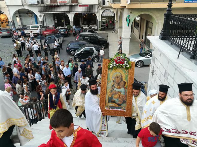 Για μια ακόμα χρονιά η Αγία Εικόνα της Παναγίας της Τριπολιτσάς λιτάνευσε στην πόλη (εικόνες)
