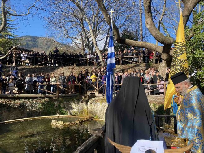 &Lambda;&epsilon;&beta;ί&delta;&iota; | &Rho;ί&psi;&eta; &tau;&omicron;&upsilon; &Tau;&iota;&mu;ί&omicron;&upsilon; &Sigma;&tau;&alpha;&upsilon;&rho;&omicron;ύ &sigma;&tau;&alpha; &nu;&epsilon;&rho;ά &tau;&eta;&sigmaf; &tau;&epsilon;&chi;&nu;&eta;&tau;ή&sigmaf; &lambda;&iota;&mu;&nu;&omicron;ύ&lambda;&alpha;&sigmaf; &sigma;&tau;&omicron; &pi;ά&rho;&kappa;&omicron; &tau;&eta;&sigmaf; &Kappa;ά&tau;&omega; &Beta;&rho;ύ&sigma;&eta;&sigmaf; (&epsilon;&iota;&kappa;ό&nu;&epsilon;&sigmaf; - &beta;ί&nu;&tau;&epsilon;&omicron;)