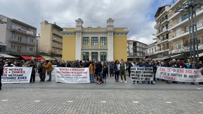 &Tau;&rho;ί&alpha; &Chi;&rho;ό&nu;&iota;&alpha; &Mu;&epsilon;&tau;ά &tau;&alpha; &Tau;έ&mu;&pi;&eta; | &laquo;&Delta;&epsilon;&nu; &Xi;&epsilon;&chi;&nu;ά&mu;&epsilon; &ndash; &Delta;&epsilon;&nu; &Sigma;&upsilon;&gamma;&chi;&omega;&rho;&omicron;ύ&mu;&epsilon;&raquo; &alpha;&pi;ό &tau;&eta;&nu; &Pi;&lambda;&alpha;&tau;&epsilon;ί&alpha; &Pi;&epsilon;&tau;&rho;&iota;&nu;&omicron;ύ (&epsilon;&iota;&kappa;ό&nu;&epsilon;&sigmaf; - &beta;ί&nu;&tau;&epsilon;&omicron;)
