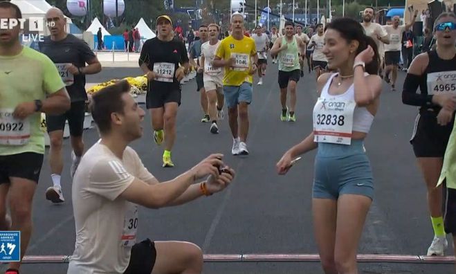 42ος Αυθεντικός Μαραθώνιος Αθήνας | Τερμάτισε και δέχθηκε πρόταση γάμου