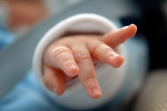 &Sigma;&omicron;&kappa;: &Tau;&rho;&alpha;&gamma;&omega;&delta;ί&alpha; &mu;&epsilon; &nu;&epsilon;&kappa;&rho;ό &beta;&rho;έ&phi;&omicron;&sigmaf; &sigma;&tau;&eta;&nu; &Kappa;&rho;ή&tau;&eta; - &Pi;&omicron;&lambda;&lambda;ά &epsilon;&rho;&omega;&tau;&eta;&mu;&alpha;&tau;&iota;&kappa;ά ... (vd)