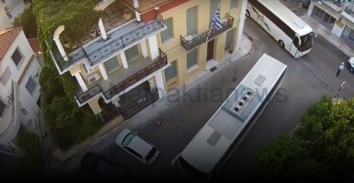 Γάμος ... αλά Ελληνικά | 19 λεωφορεία συνόδευσαν τον γαμπρό στην εκκλησία!