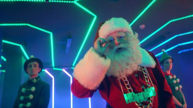 &Delta;&omega;&rho;&epsilon;ά&nu; έ&nu;&alpha;&sigmaf; &mu;ή&nu;&alpha;&sigmaf; COSMOTE TV, &omicron;&mu;&iota;&lambda;ί&alpha; &gamma;&iota;&alpha; &tau;&omicron; &kappa;&iota;&nu;&eta;&tau;ό &kappa;&alpha;&iota; &tau;&rho;&epsilon;&iota;&sigmaf; &kappa;&alpha;&phi;έ&delta;&epsilon;&sigmaf; &mu;έ&sigma;&omega; BOX