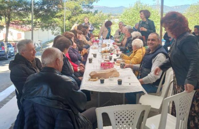 &Kappa;&upsilon;&rho;&iota;&alpha;&kappa;ή &tau;&omega;&nu; &Mu;&upsilon;&rho;&omicron;&phi;ό&rho;&omega;&nu; &sigma;&tau;&eta;&nu; &Epsilon;&nu;&omicron;&rho;ί&alpha; &Tau;&zeta;ί&beta;&alpha; &Tau;&epsilon;&gamma;έ&alpha;&sigmaf; (&epsilon;&iota;&kappa;ό&nu;&epsilon;&sigmaf;)