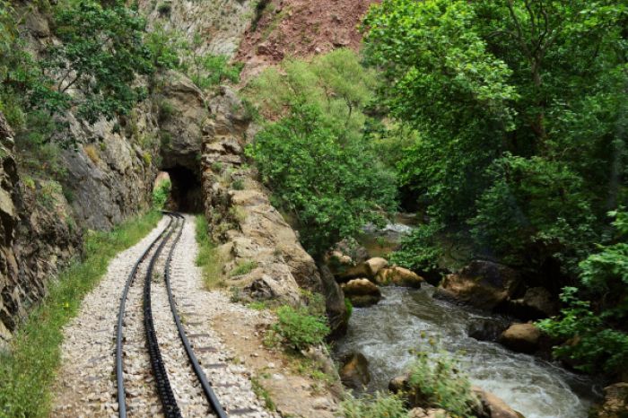 &Sigma;&tau;&omicron; &phi;&alpha;&rho;ά&gamma;&gamma;&iota; &tau;&omicron;&upsilon; &Beta;&omicron;&upsilon;&rho;&alpha;ϊ&kappa;&omicron;ύ &omicron; &Epsilon;&Omicron;&Sigma; &Tau;&rho;ί&pi;&omicron;&lambda;&eta;&sigmaf;