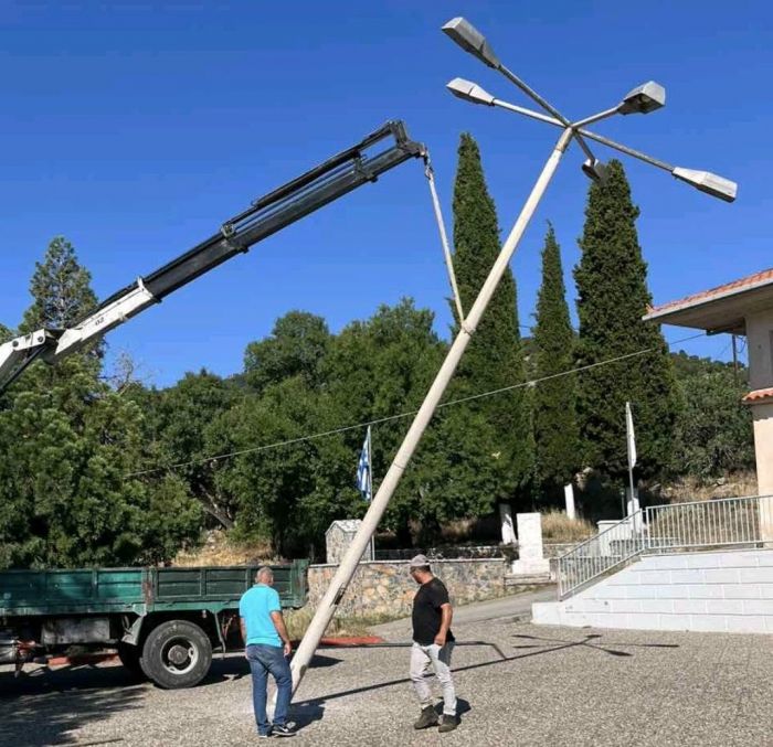 &Nu;έ&omicron;&sigmaf; &pi;&upsilon;&lambda;ώ&nu;&alpha;&sigmaf; &mu;&epsilon; &phi;&omega;&tau;&iota;&sigma;&tau;&iota;&kappa;ά Led &sigma;&tau;&eta;&nu; &pi;&lambda;&alpha;&tau;&epsilon;ί&alpha; &Pi;&epsilon;&rho;&theta;&omega;&rho;ί&omicron;&upsilon; (&epsilon;&iota;&kappa;ό&nu;&epsilon;&sigmaf;)