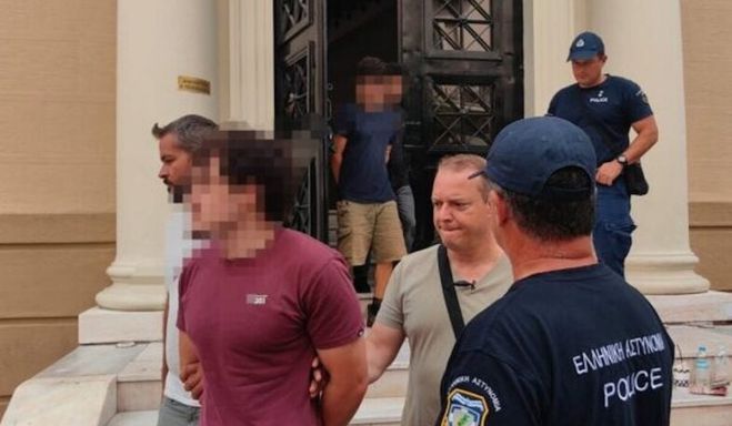 &Sigma;&tau;&eta; &phi;&upsilon;&lambda;&alpha;&kappa;ή &omicron; 25&chi;&rho;&omicron;&nu;&omicron;&sigmaf; &kappa;&alpha;&iota; &omicron; 21&chi;&rho;&omicron;&nu;&omicron;&sigmaf; &gamma;&iota;&alpha; &tau;&eta; &phi;&omega;&tau;&iota;ά &sigma;&tau;&omicron; &Gamma;&eta;&rho;&omicron;&kappa;&omicron;&mu;&epsilon;ί&omicron; &tau;&eta;&sigmaf; &Pi;ά&tau;&rho;&alpha;&sigmaf;