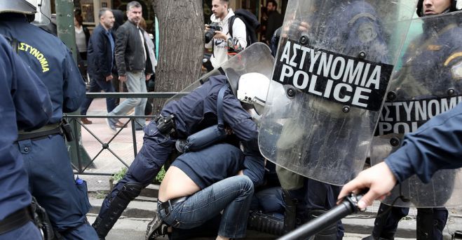Το Περιφερειακό Συμβούλιο Πελοποννήσου καταδικάζει την αστυνομική βία σε διαμαρτυρία για πλειστηριασμούς