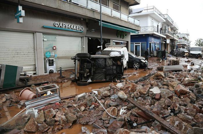 &Kappa;&Kappa;&Epsilon; &Alpha;&rho;&kappa;&alpha;&delta;ί&alpha;&sigmaf; &gamma;&iota;&alpha; &tau;&iota;&sigmaf; &pi;&lambda;&eta;&mu;&mu;ύ&rho;&epsilon;&sigmaf;: &laquo;Έ&nu;&alpha; &alpha;&kappa;ό&mu;&alpha; έ&gamma;&kappa;&lambda;&eta;&mu;&alpha;!&raquo;