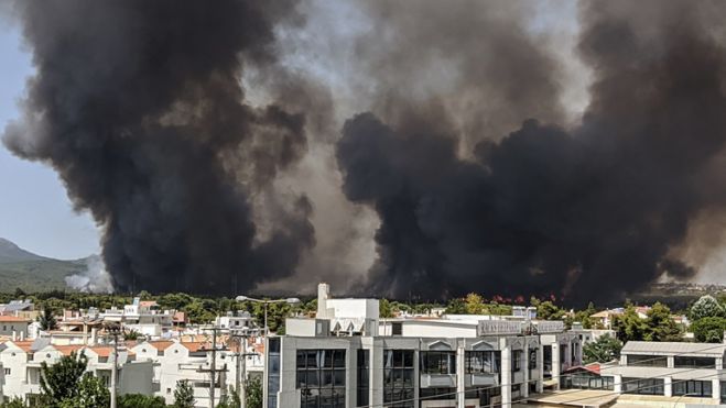 &Mu;&epsilon;&gamma;ά&lambda;&eta; &phi;&omega;&tau;&iota;ά | &Kappa;&alpha;ί&gamma;&omicron;&nu;&tau;&alpha;&iota; &sigma;&pi;ί&tau;&iota;&alpha; &sigma;&epsilon; &Beta;&alpha;&rho;&upsilon;&mu;&pi;ό&mu;&pi;&eta; &kappa;&alpha;&iota; &Alpha;&delta;ά&mu;&epsilon;&sigmaf; - &Delta;&epsilon;ί&tau;&epsilon; live